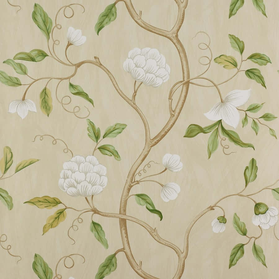 牆紙上有白色花朵、綠色葉子同啡色藤蔓，背景係米色。