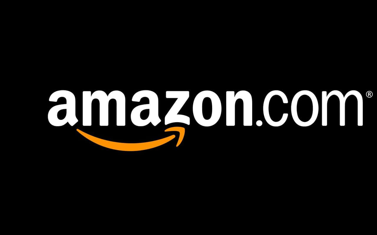 Amazon.com 標誌在黑色背景上有橙色箭頭。