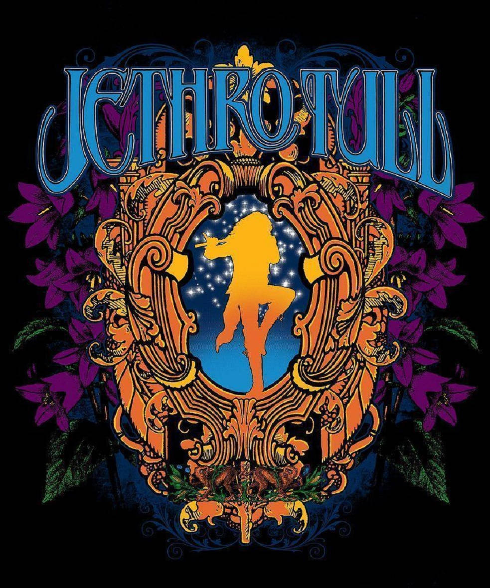 英國搖滾樂隊 Jethro Tull 標誌美學數位藝術 壁紙 — Jethro Tull 的迷幻專輯封面，金色巫師剪影映襯著星空藍天，周圍環繞著華麗的橙色捲曲花紋和紫色花朵。