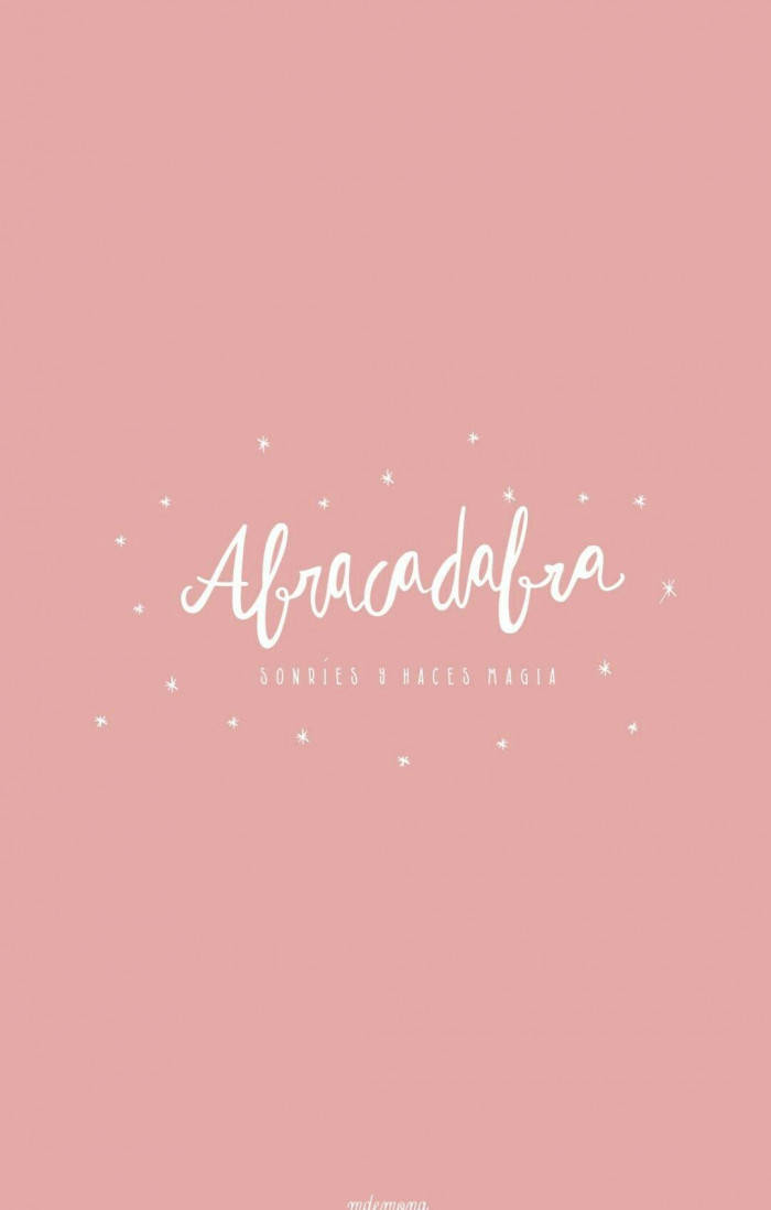 粉紅色背景，白色草書文字 Abracadabra 和小星星