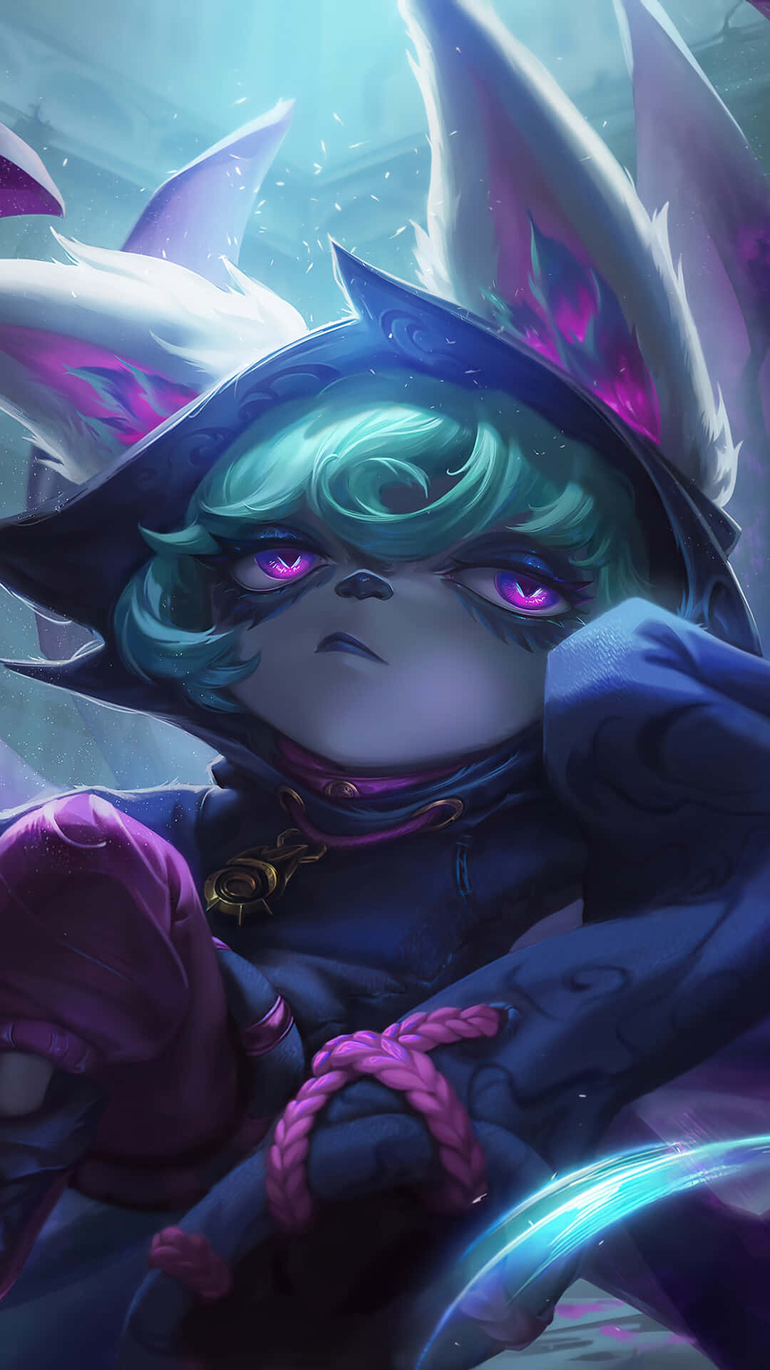 《英雄聯盟》Android 版，熱門 MOBA 遊戲 壁紙 — 一個風格化的狐狸角色，擁有藍綠色頭髮和發光的紫色眼睛，穿著深色連帽服裝，背景是神秘的發光效果。