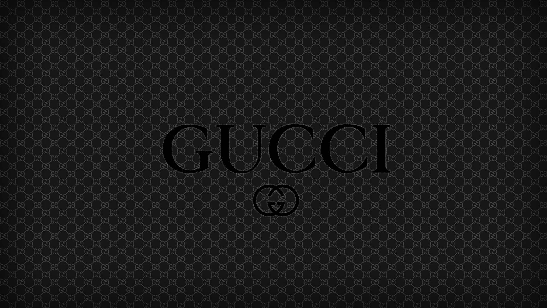 Gucci 標誌在黑色字母組合背景上