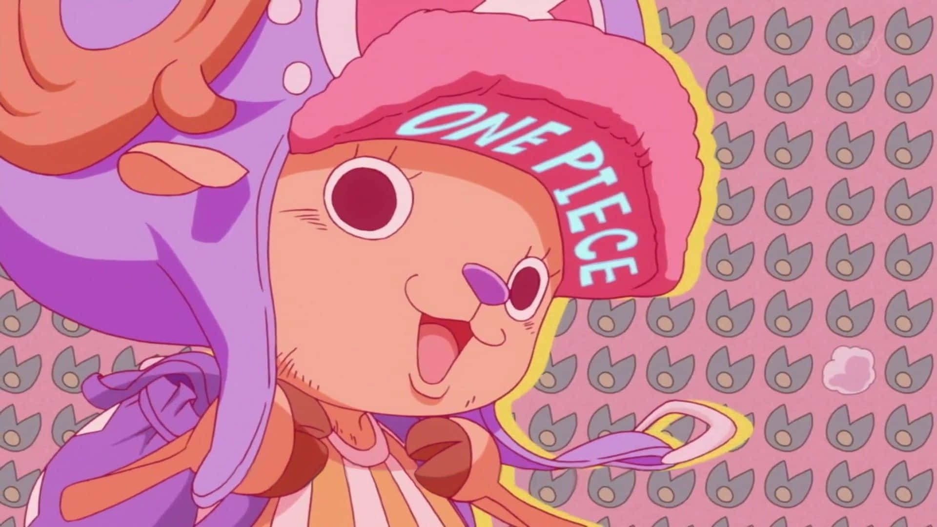 戴著印有「ONE PIECE」文字的粉紅色帽子的動漫角色，開心地微笑。