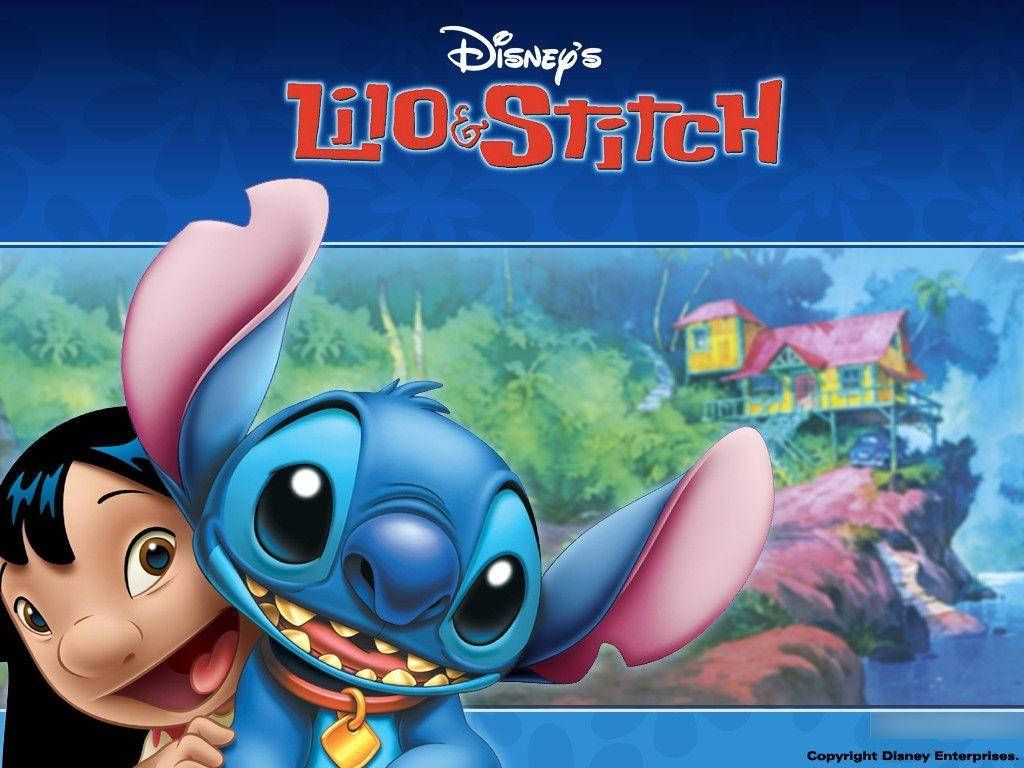 Lilo和Stitch在懸崖上的彩色房屋前微笑。