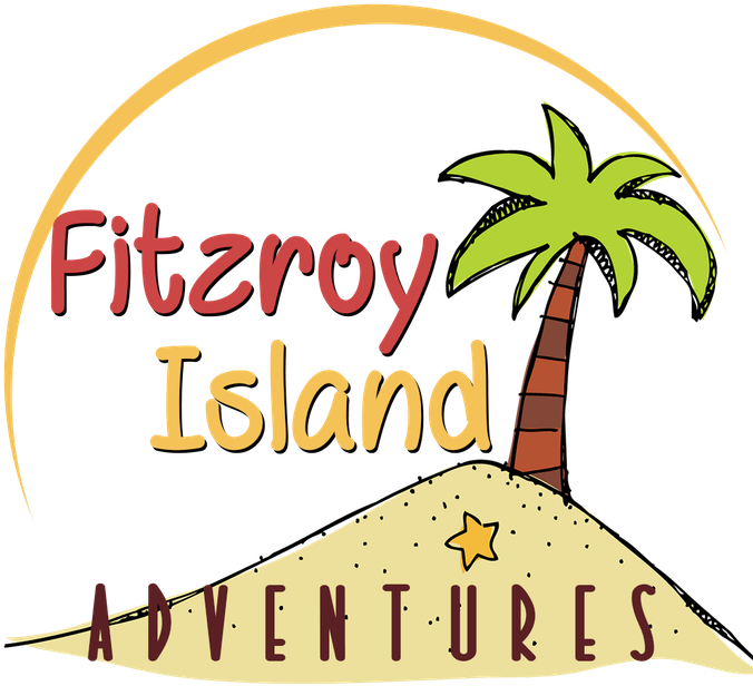 菲茲羅島冒險熱帶標誌 壁紙 — Fitzroy Island Adventures 的卡通風格標誌，沙島上有一棵棕櫚樹、一顆星星和彎曲的太陽弧線。