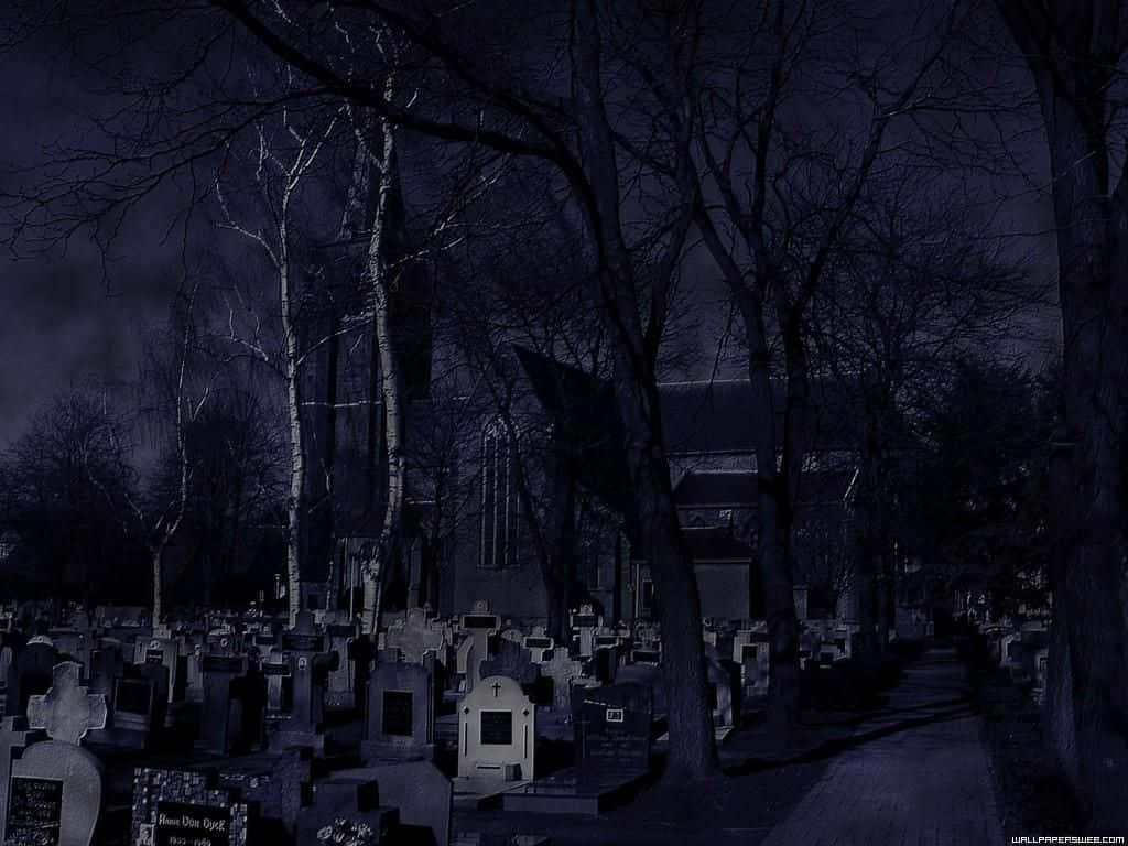 寧靜的夜晚墓地，有墓碑和光禿禿的樹木，在黑暗的天空下。