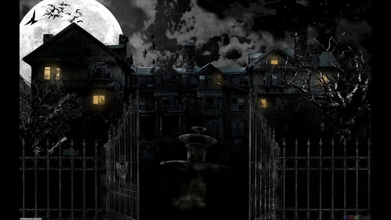 夜晚鬼屋，發光窗戶與蝙蝠在滿月下飛翔。