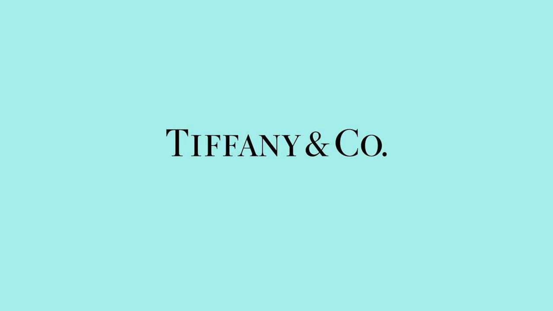 藍色背景上黑色文字的Tiffany & Co.標誌