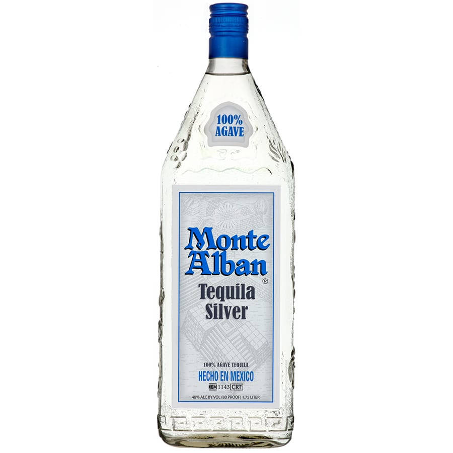一瓶帶有藍色瓶蓋和標籤的 Monte Alban Silver 龍舌蘭酒。