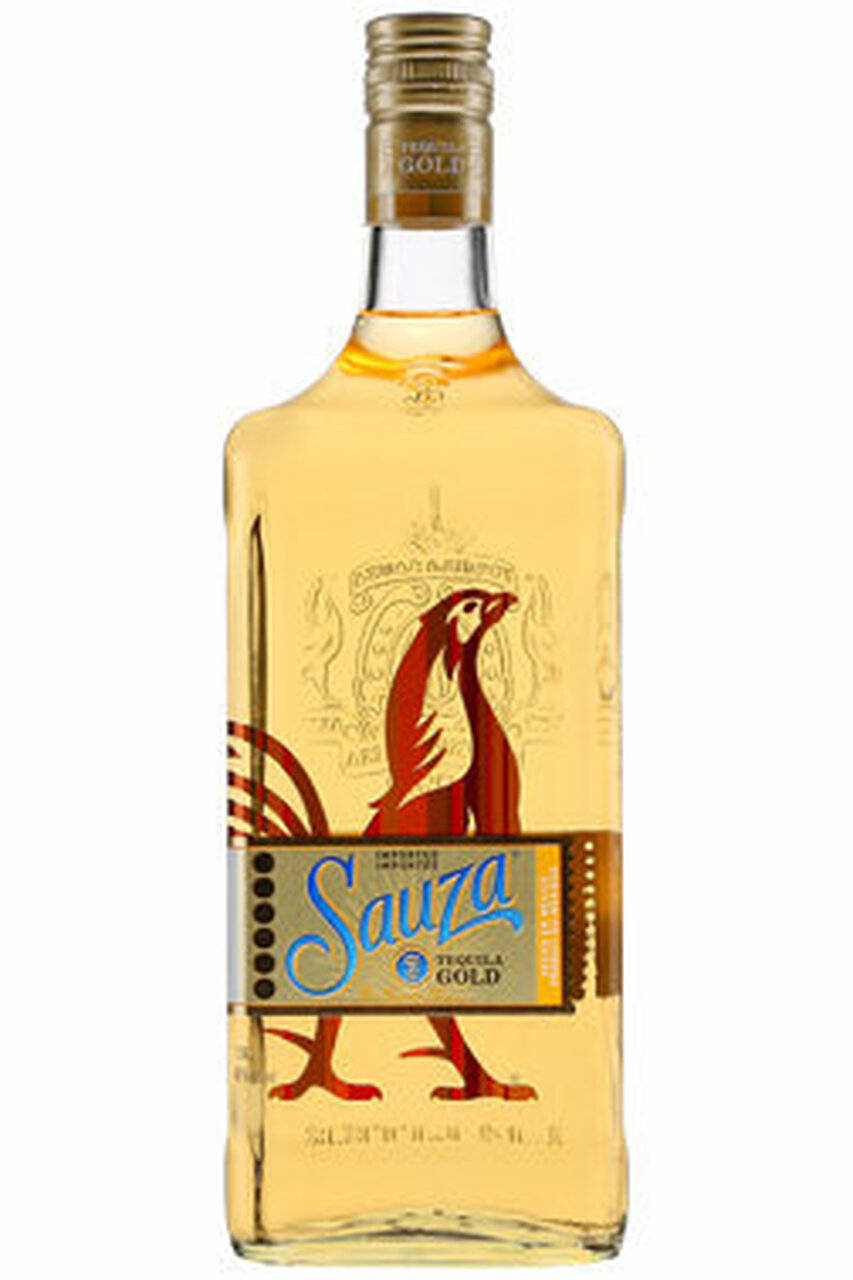 Sauza Tequila Gold 瓶子，帶有公雞設計和金色液體。