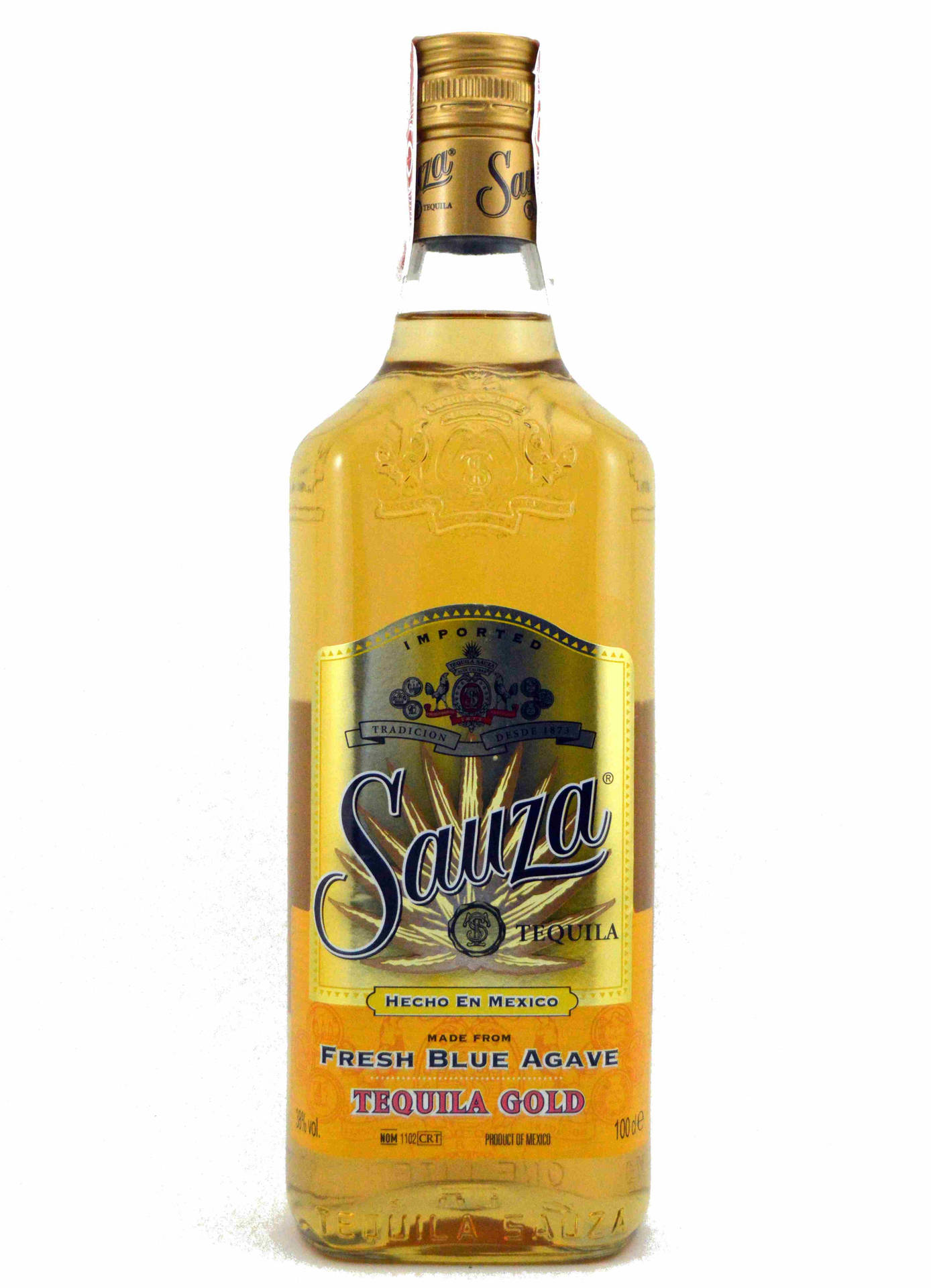 一瓶 Sauza Tequila Gold，內有金色液體和華麗標籤。