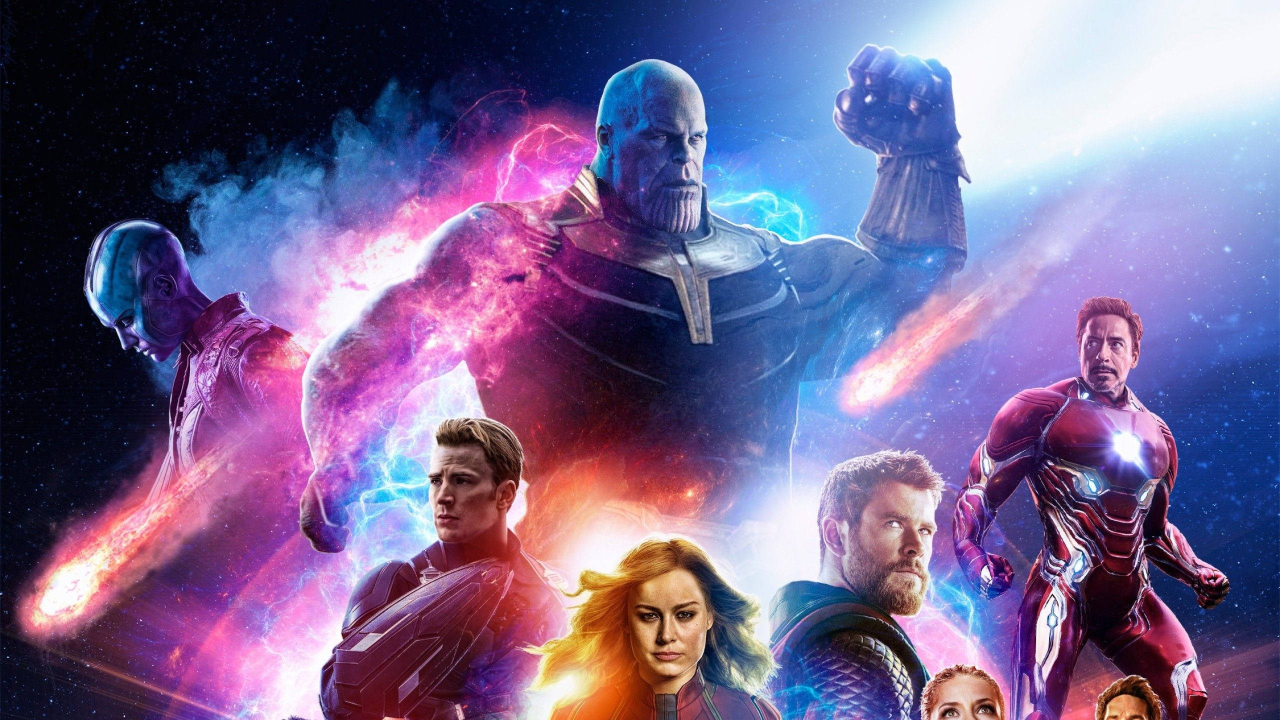 Thanos 桌布 壁紙 — 薩諾斯在一群超級英雄上方若隱若現，背景是充滿活力的星雲和能量光束的宇宙場景。