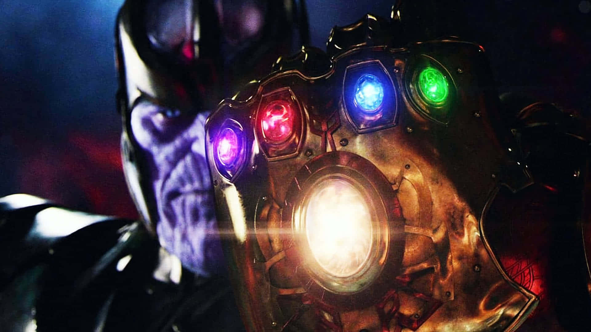 Mind Stone 桌布 壁紙 — 薩諾斯的紫色面孔隱現於他發光的無限手套背後，手套上有六顆色彩繽紛的寶石和明亮的中心光芒。