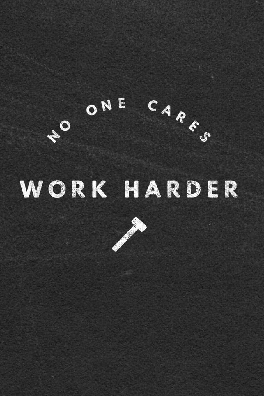 帶有錘子圖標的勵志語錄文字，內容為 no one cares work harder