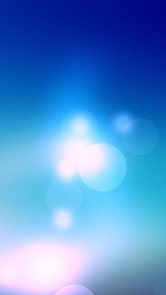 藍天背景 韓國三星 Galaxy Note 5 壁紙 — 柔和發光的球體漂浮在漸變藍色天空中，從深藍色過渡到淺藍色，底部帶有微妙的粉紅色調。