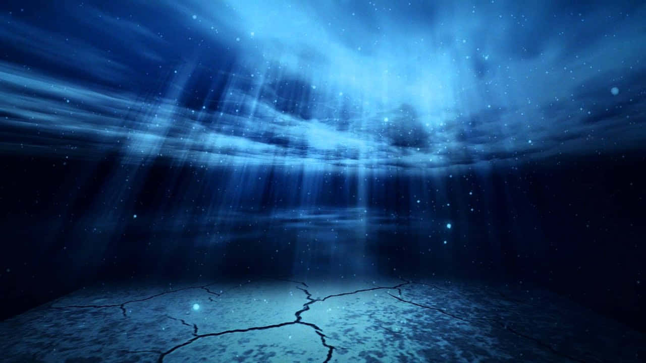 藍天裂縫透光 壁紙 — 陽光穿過繁星點點的藍天，照射到龜裂的地表上。