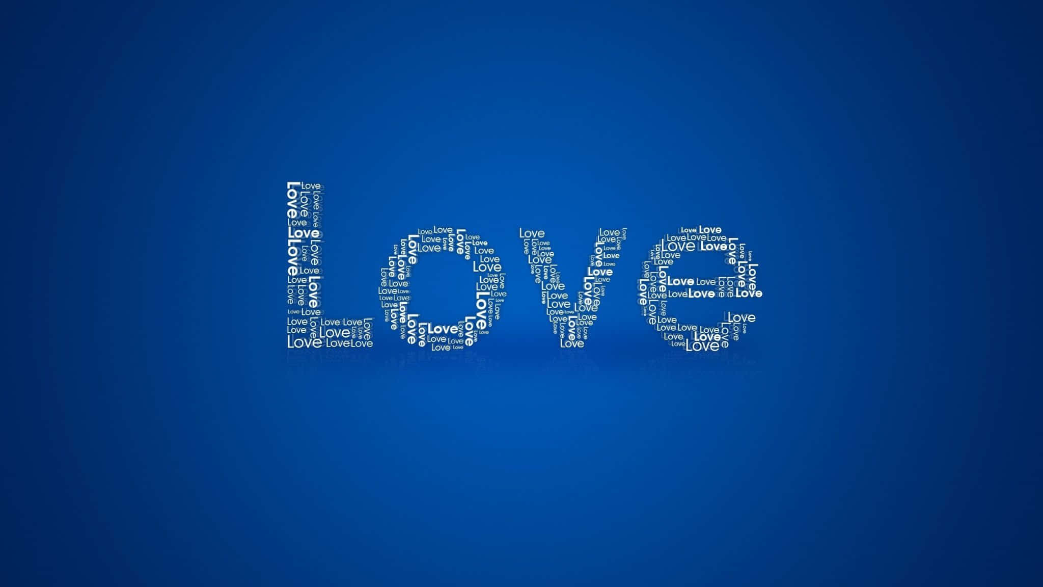 白色文字的love一詞在藍色背景上形成心形。