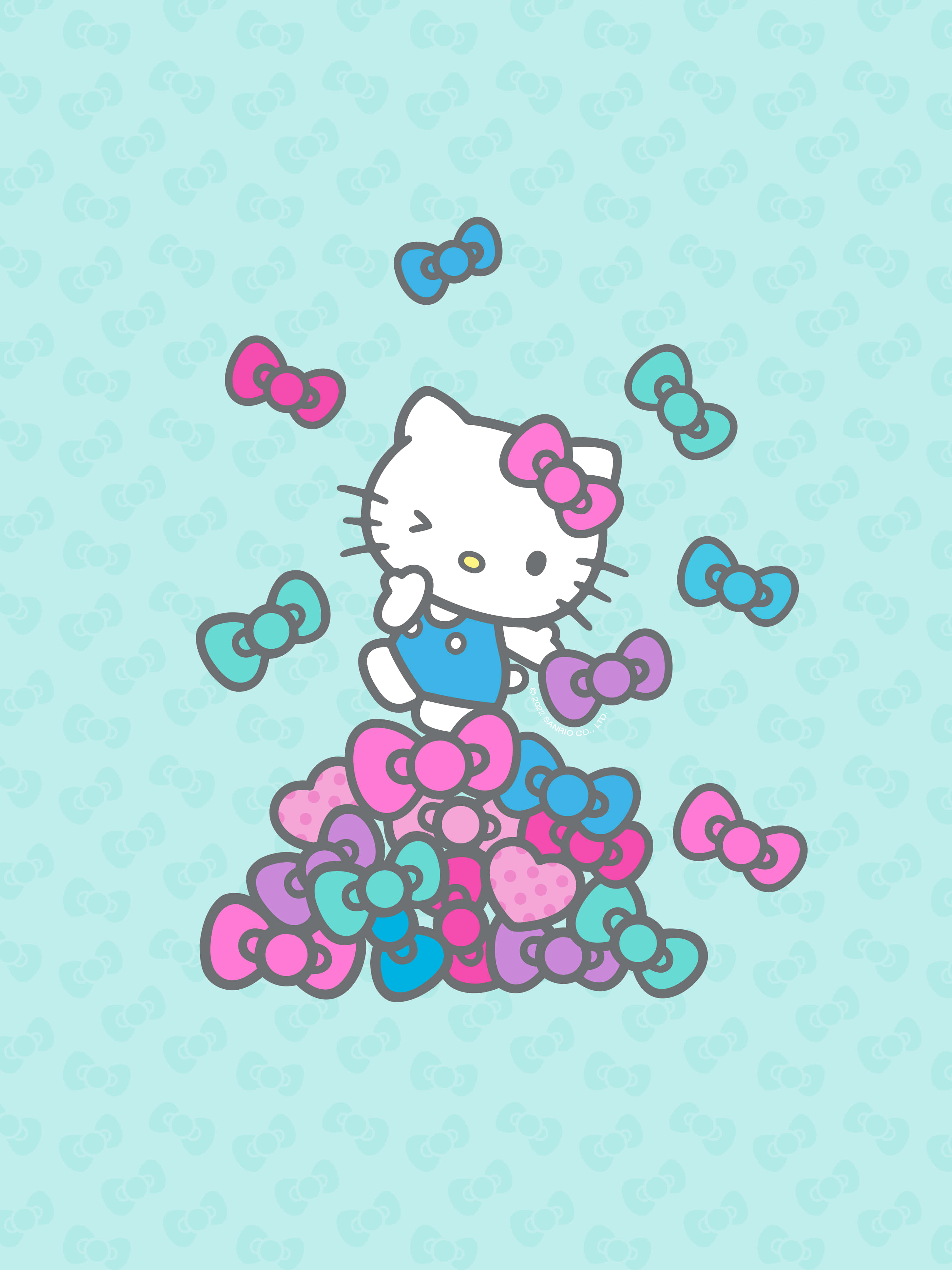 藍粉配色 Hello Kitty 背景 壁紙 — Hello Kitty 坐在一堆色彩繽紛的蝴蝶結上，背景是淺藍色帶有細緻蝴蝶結圖案。