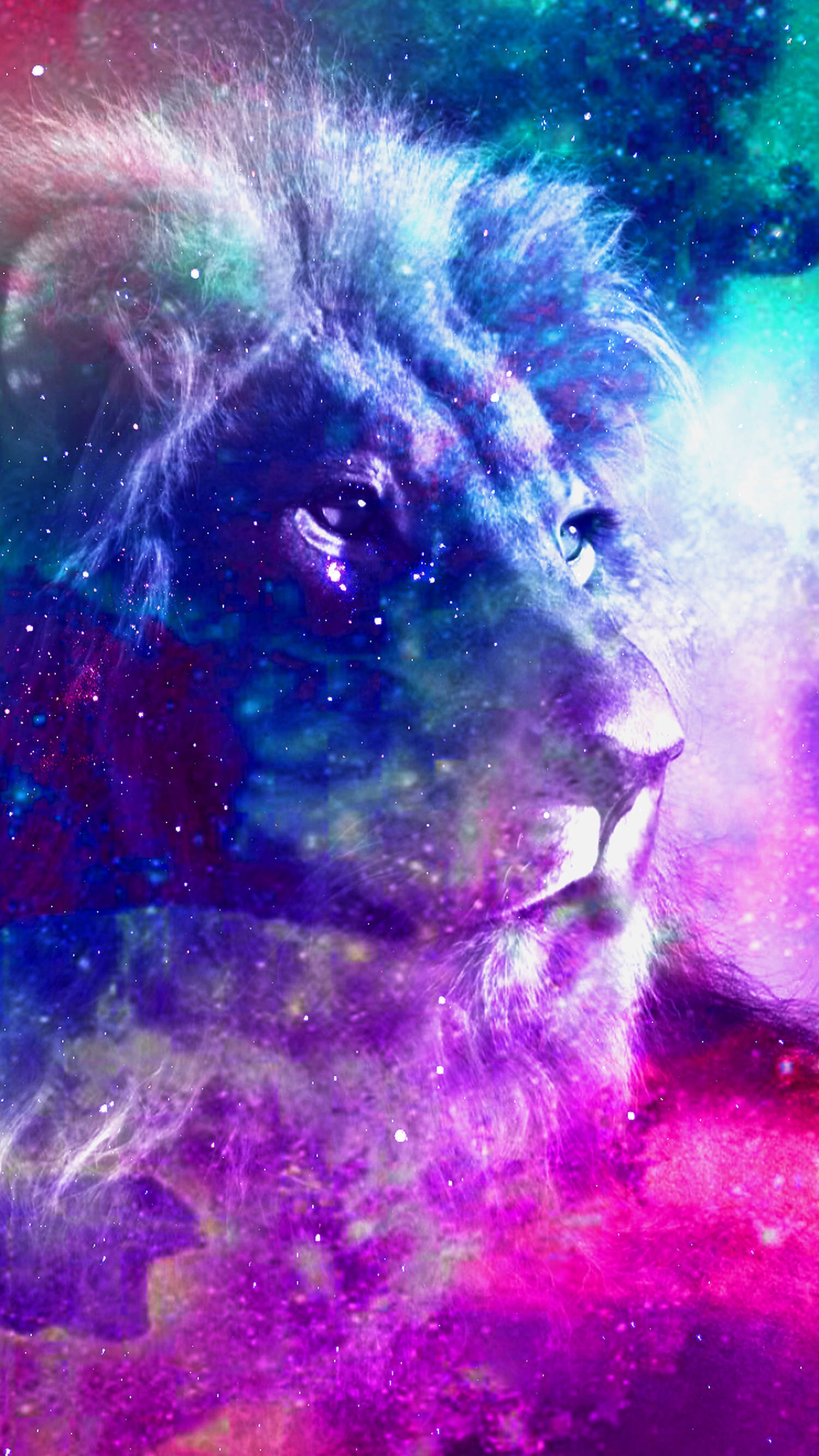 藍紫星系獅子 壁紙 — 一個雄偉的獅子頭從由紫色、粉紅色和藍綠色星星組成的旋轉宇宙星雲中浮現。