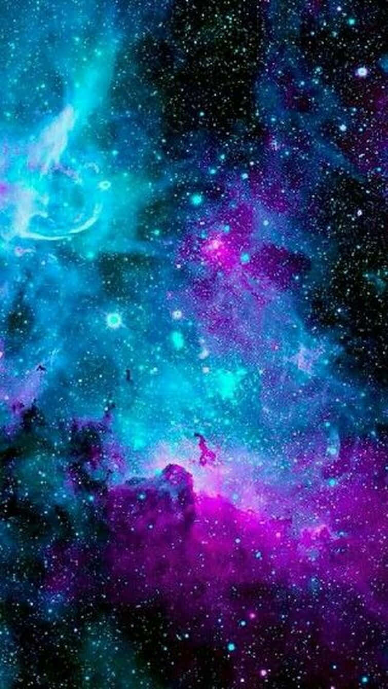 充滿活力的宇宙星雲，旋轉的藍色和紫色，佈滿星星。