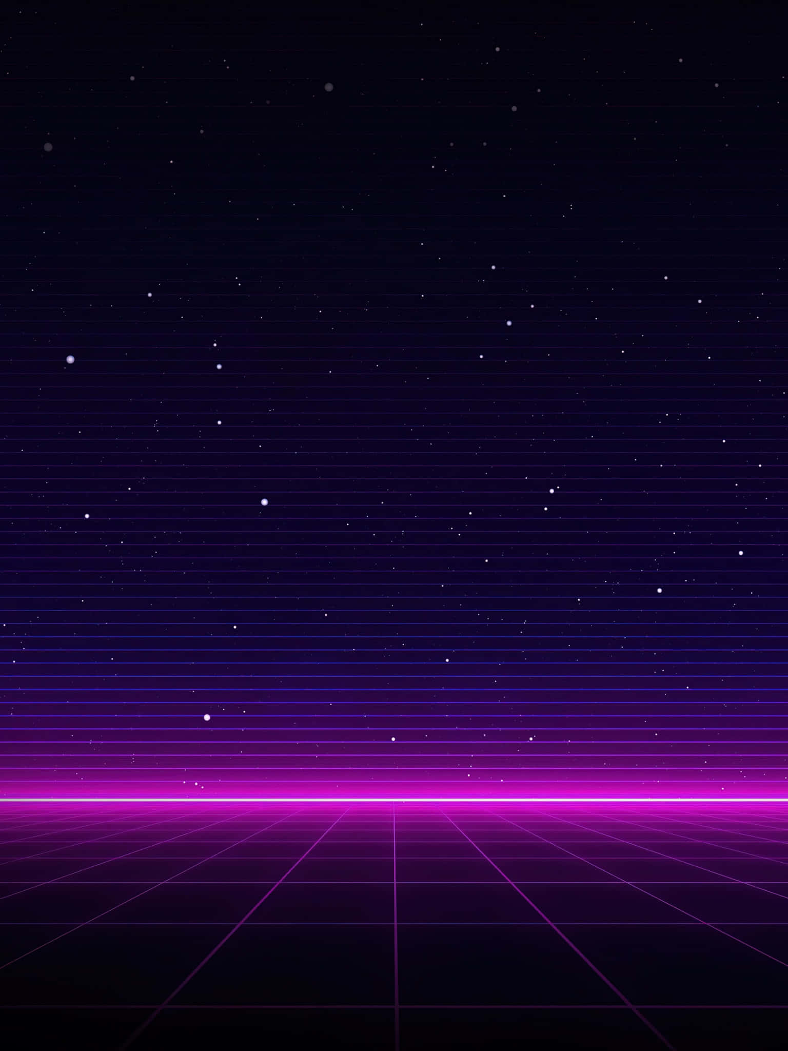 藍紫粉漸層背景 壁紙 — 在繁星點點的夜空下，一個復古未來風格的網格地板散發著霓虹紫色線條，並帶有水平數位條紋。