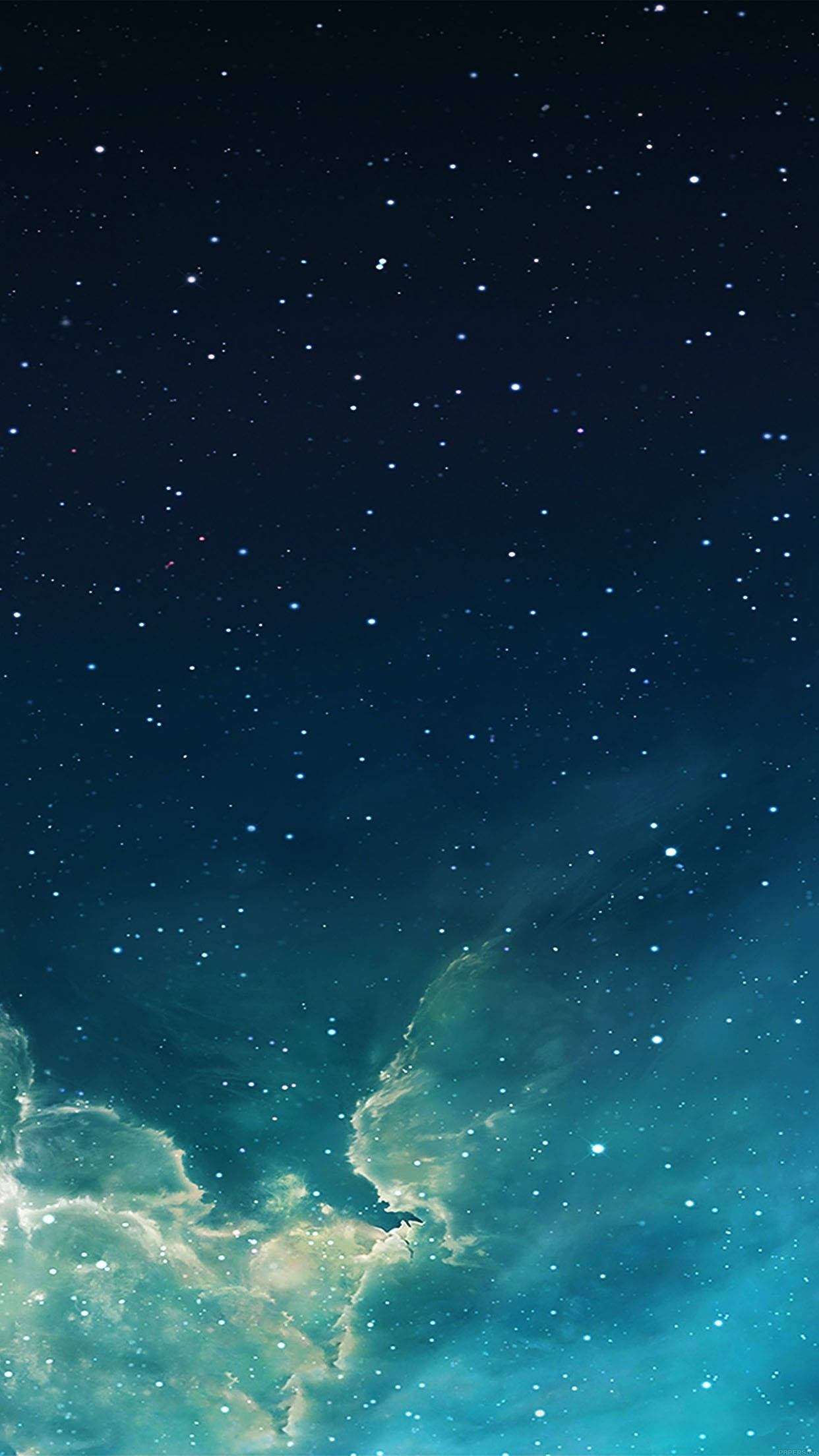 藍綠色星雲手機壁紙 壁紙 — 令人嘆為觀止的星空宇宙景觀，發光的青綠色和綠色星雲在深靛藍色夜空中旋轉。
