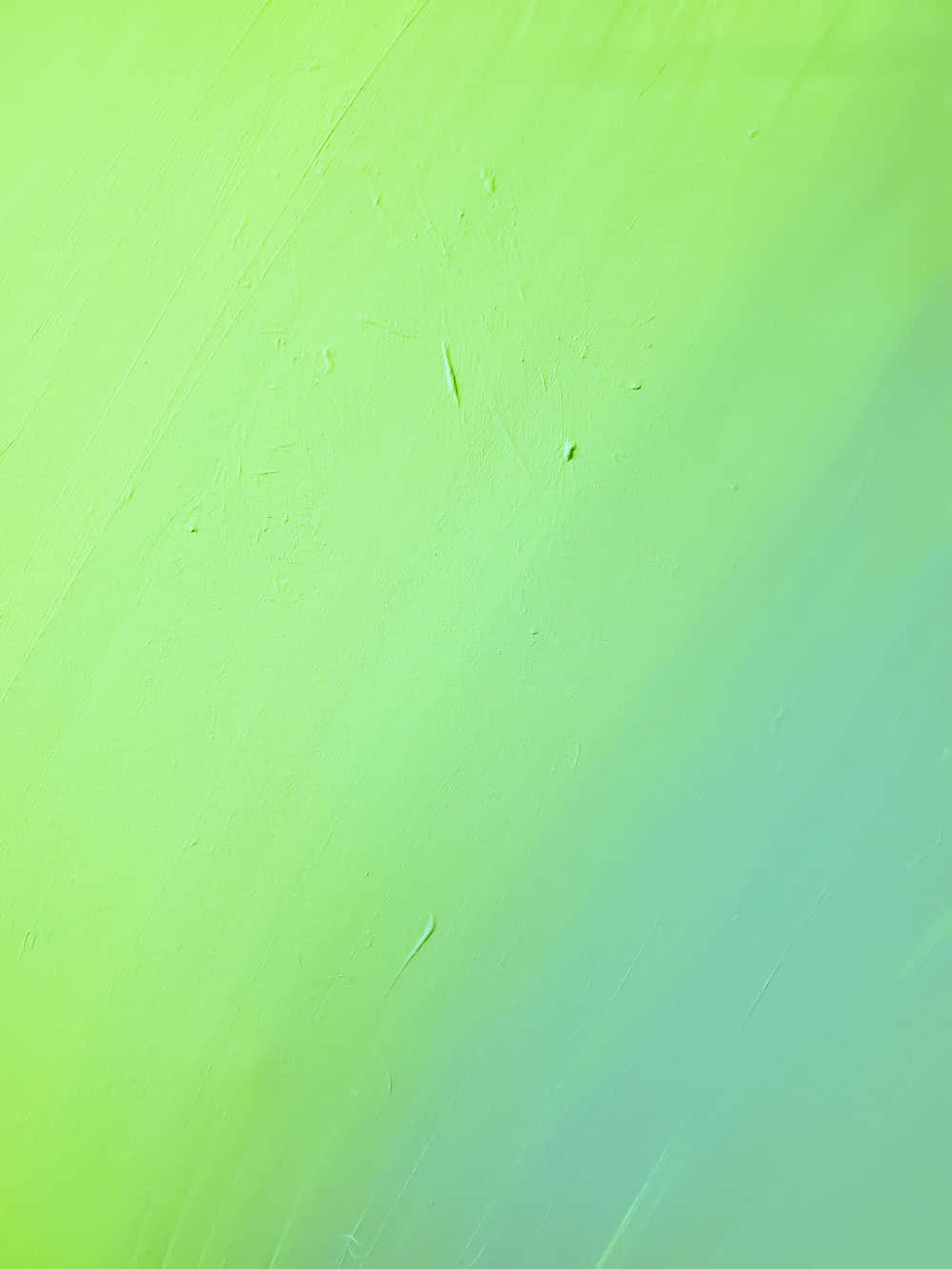 帶有筆觸紋理和刮痕的抽象綠色漸變背景。