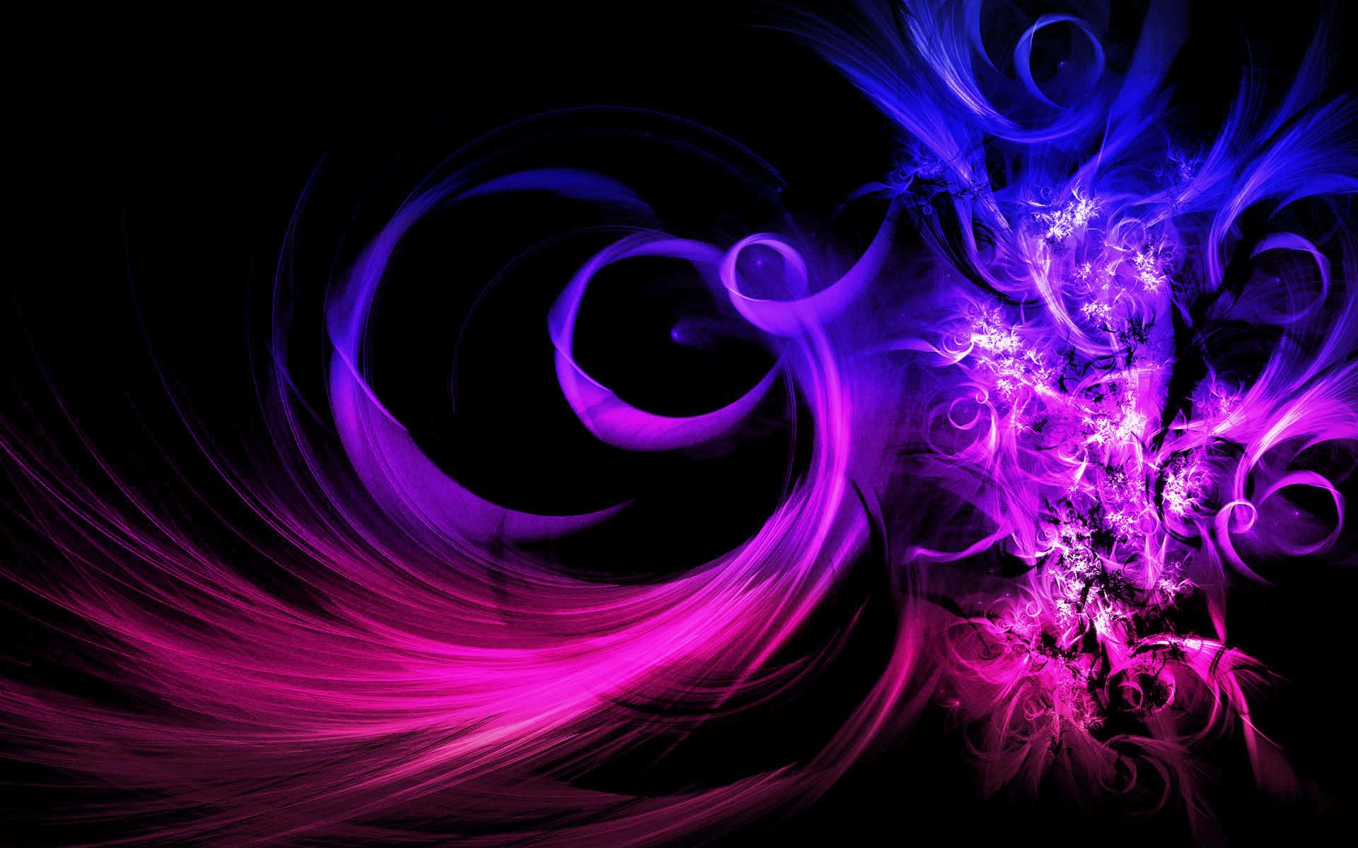 藍與粉旋轉煙霧背景 壁紙 — 充滿活力的漩渦狀分形圖案，以電光紫和洋紅色在深黑色背景上綻放。