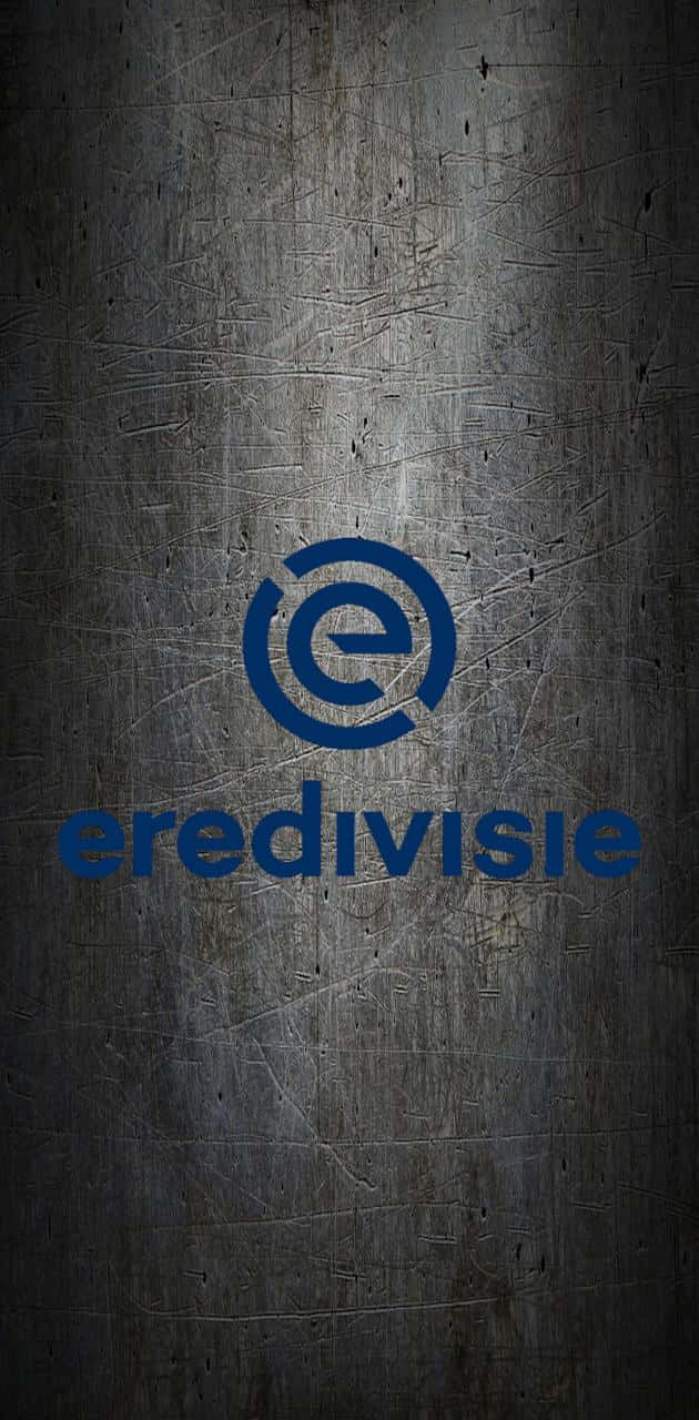 Eredivisie 桌布 壁紙 — 藍色 eredivisie 標誌居中於有刮痕的金屬灰牆上，帶有柔和燈光。