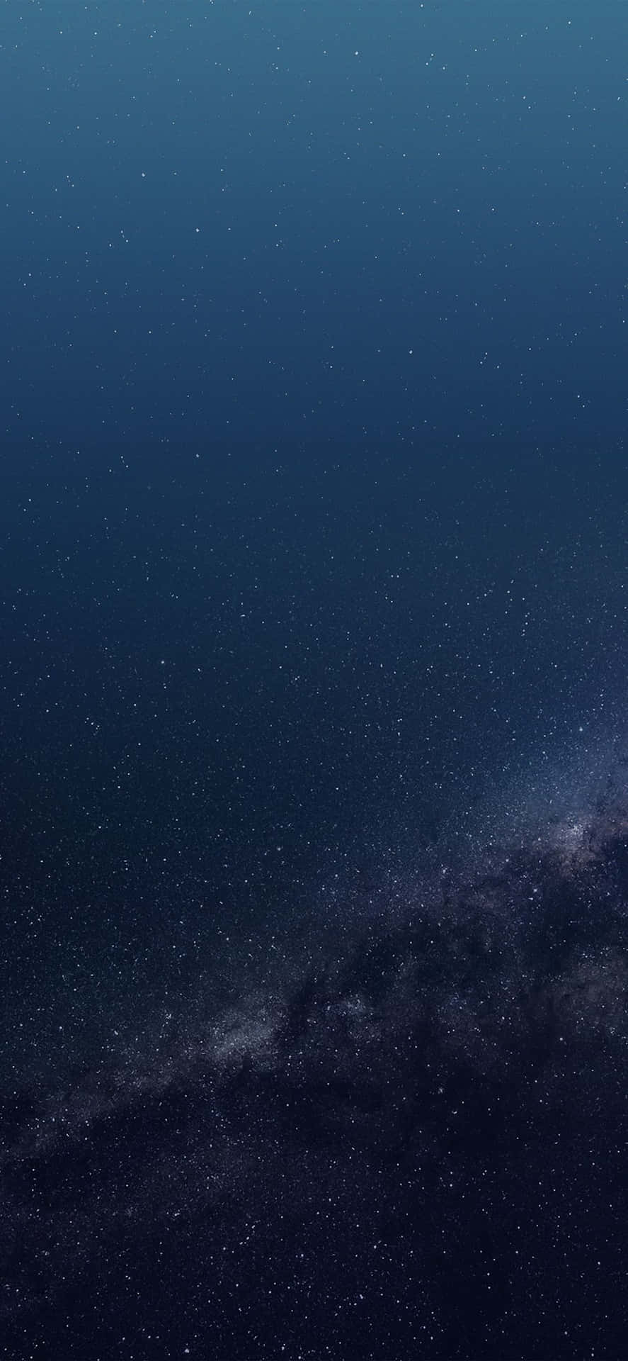深靛藍色夜空中有星星的銀河系