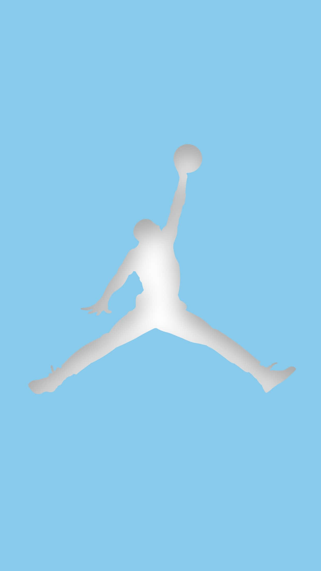 藍色Jordan運動鞋在同色背景中展現風采 壁紙 — 一個白色剪影，描繪籃球運動員在半空中入樽，背景為純淺藍色。