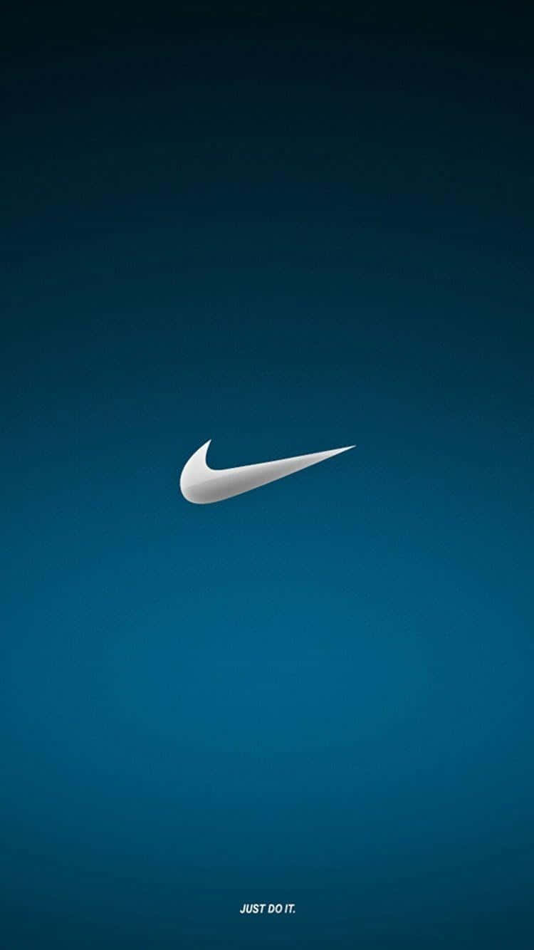 白色Nike swoosh標誌在藍色漸變背景上，帶有'just do it'文字。