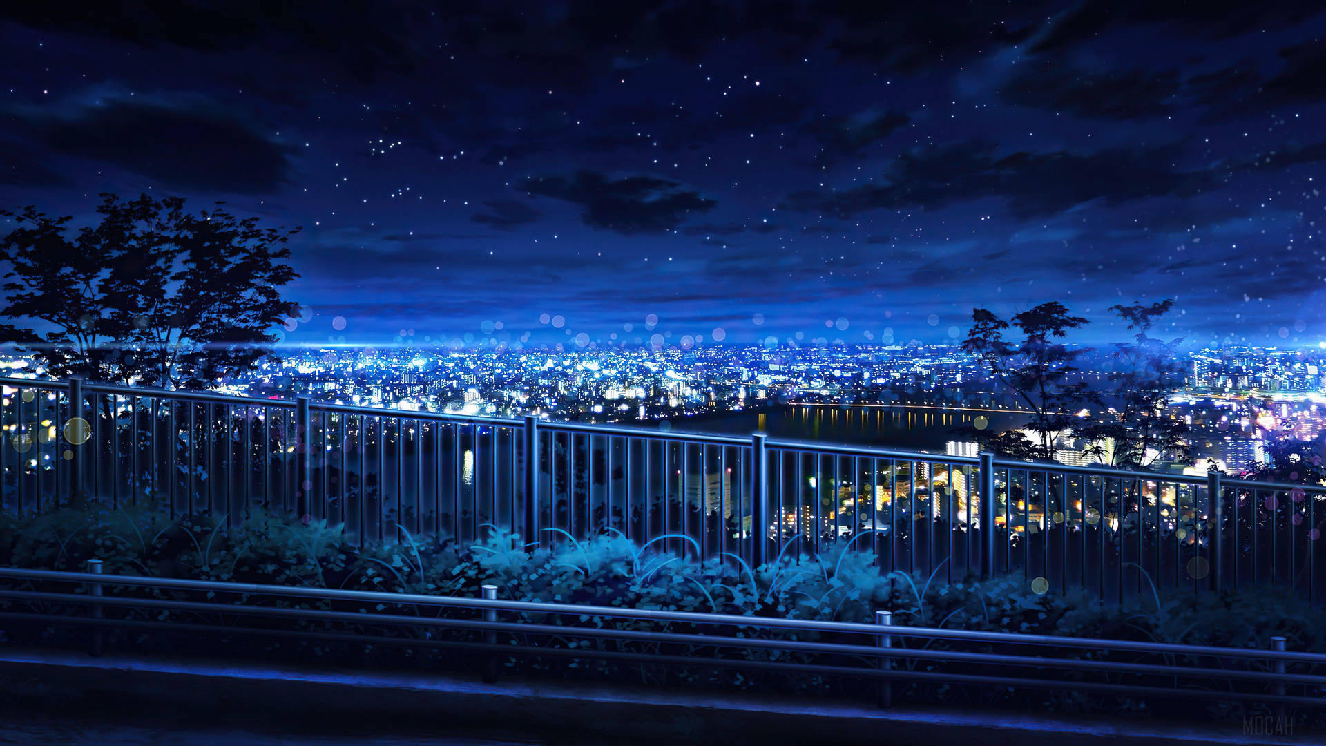 從有欄杆的山頂觀看星空下閃爍城市的夜景。