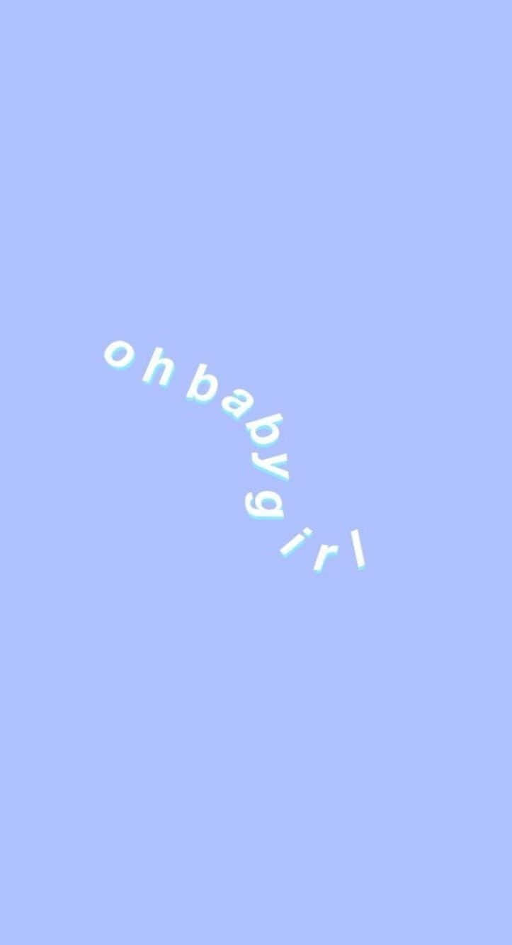 淺藍色背景上發光的文字 oh baby girl。