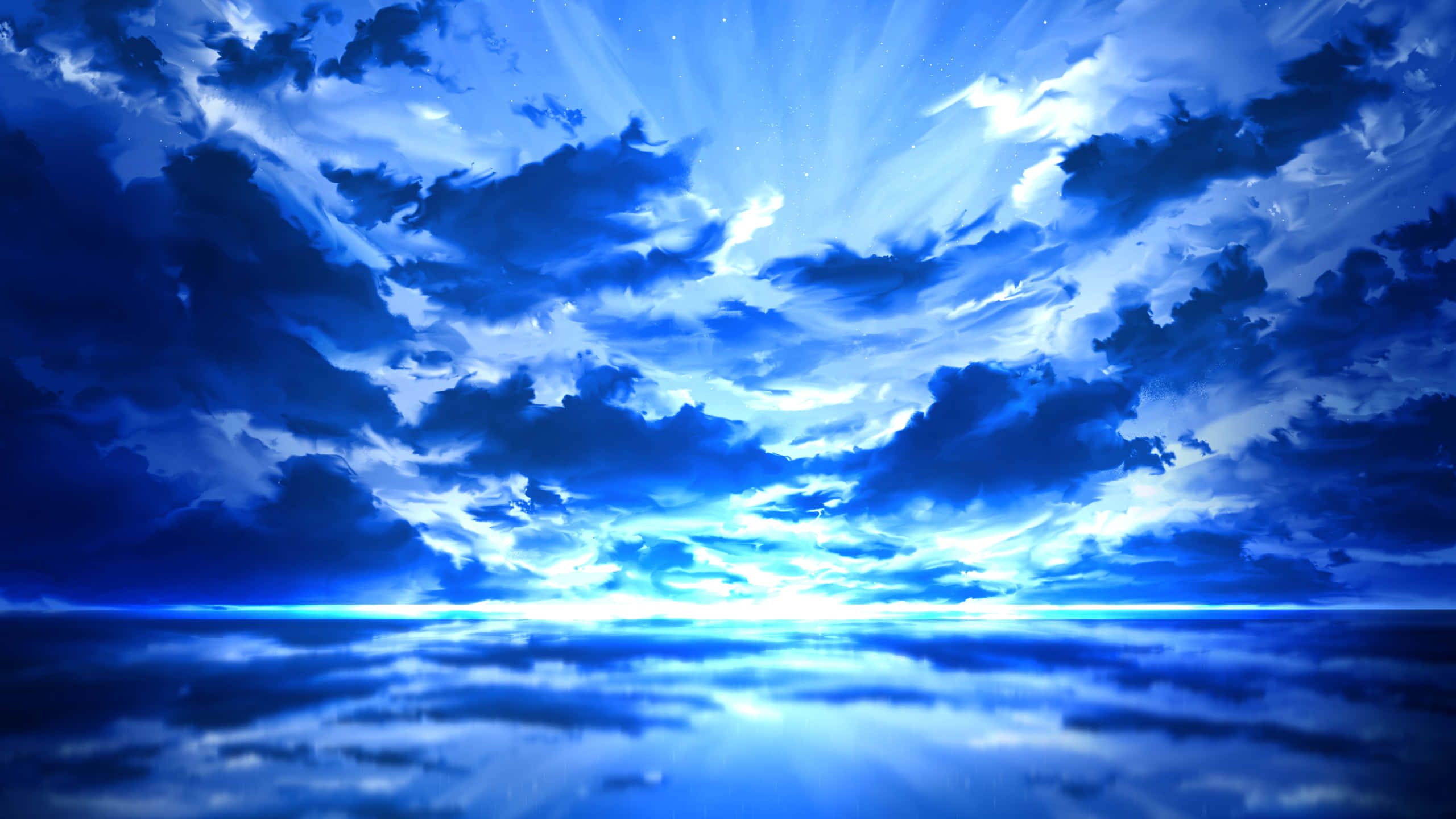 藍色多雲天空圖形背景 壁紙 — 燦爛的藍天與戲劇性的雲彩完美地倒映在黃昏平靜的海平線上。