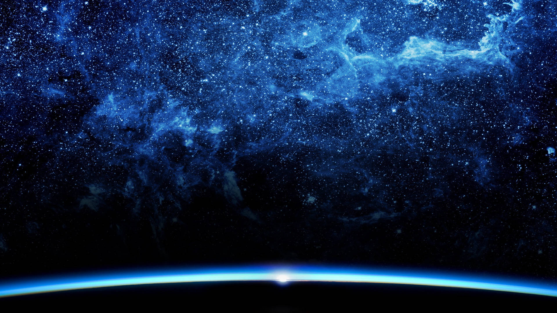 彎曲的地球地平線在星空宇宙星雲背景下發出藍色光芒。