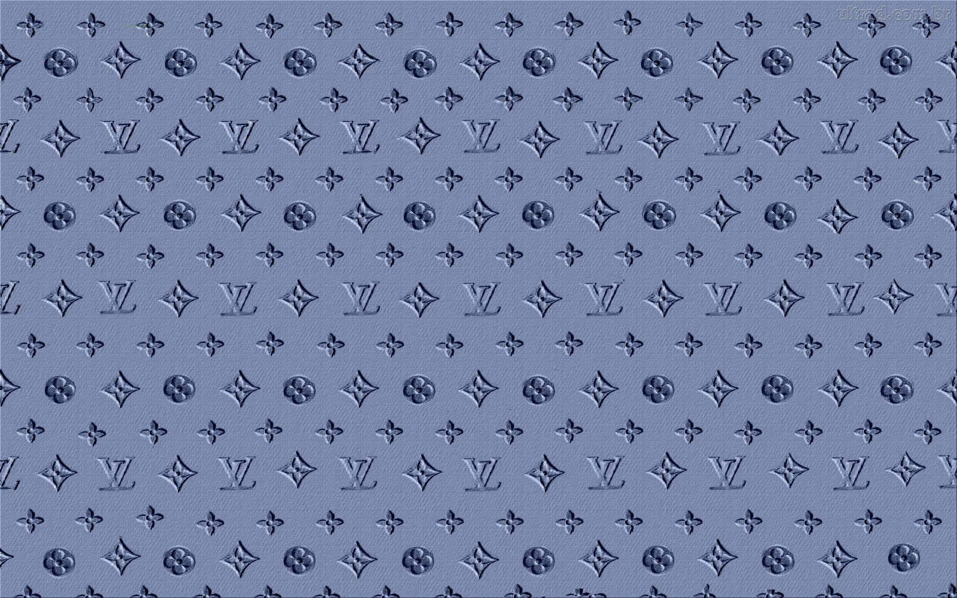 帶有重複 Louis Vuitton 字母組合圖案嘅藍色紋理布料。
