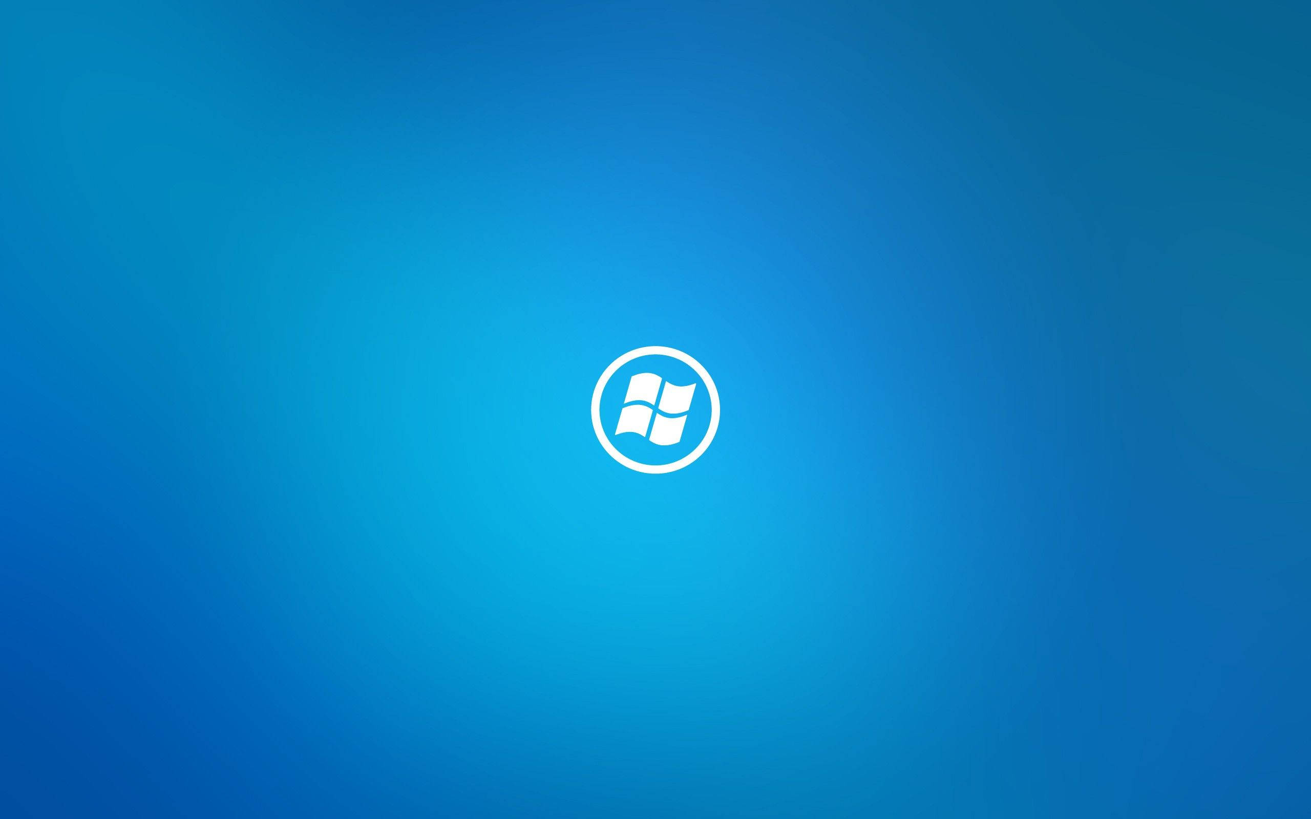 藍色極簡 Windows 壁紙 — 一個極簡的藍色漸變背景，中央放置白色Windows標誌。