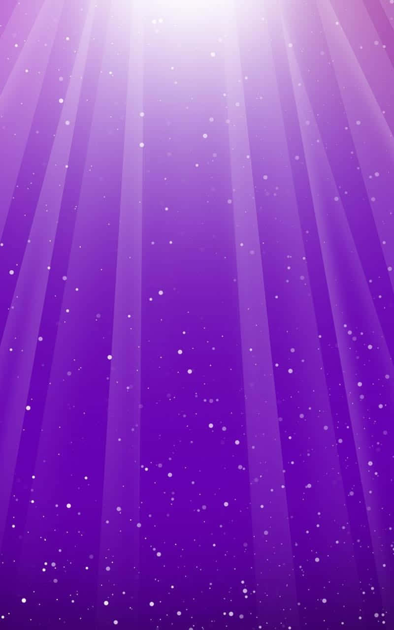 帶有發光光束和漂浮星星的紫色天空