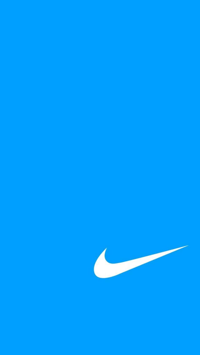 純藍色背景上的白色Nike swoosh標誌。