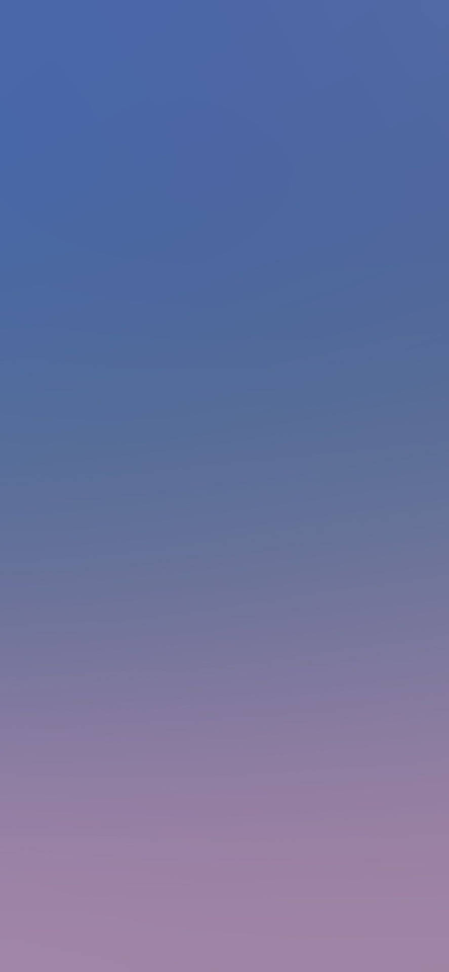 柔和藍色到薰衣草的天空漸變，適合平靜的背景。