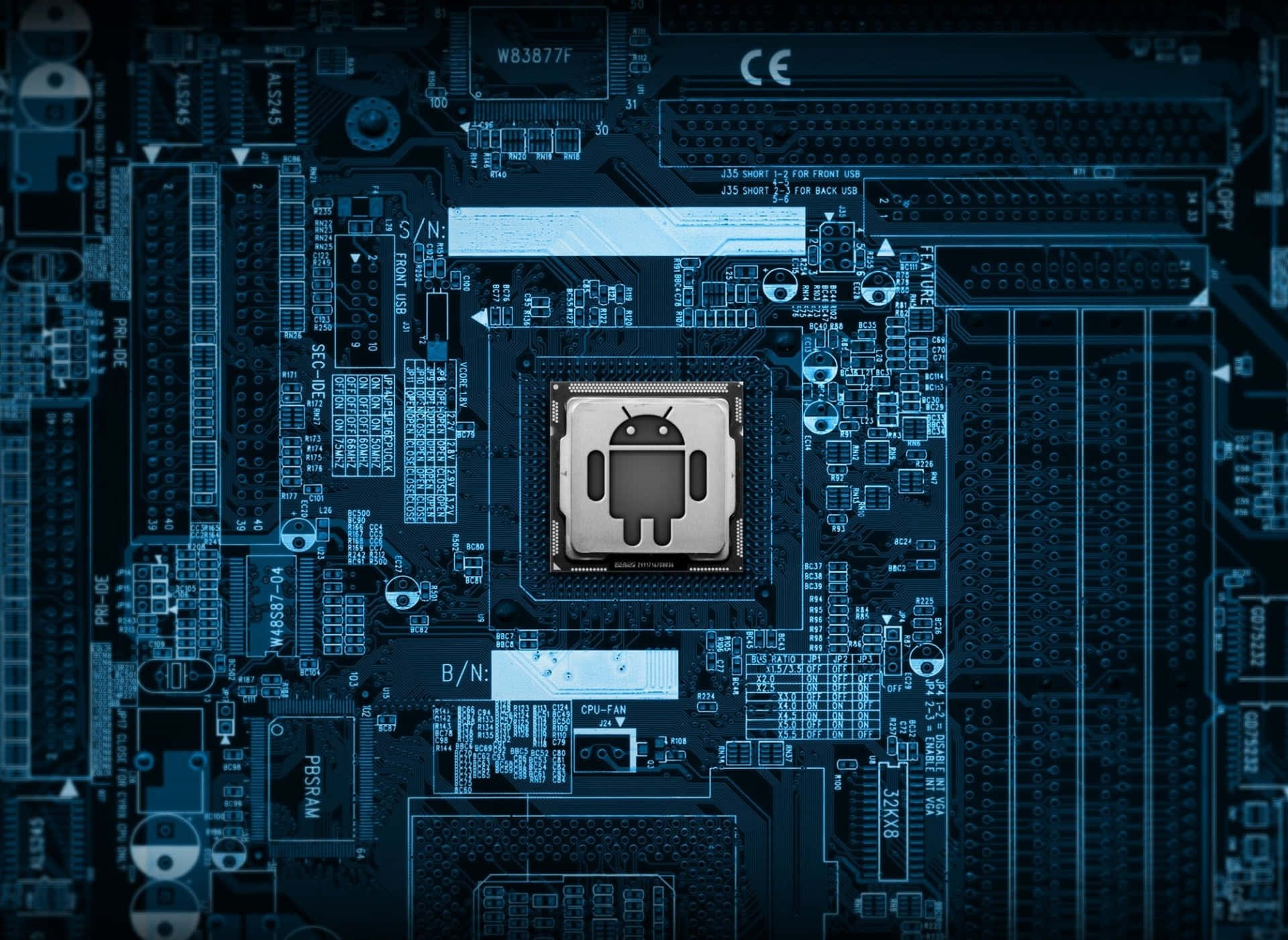 Android Computer 桌布 壁紙 — 藍色調電腦主機板特寫，CPU插槽中央有Android標誌。