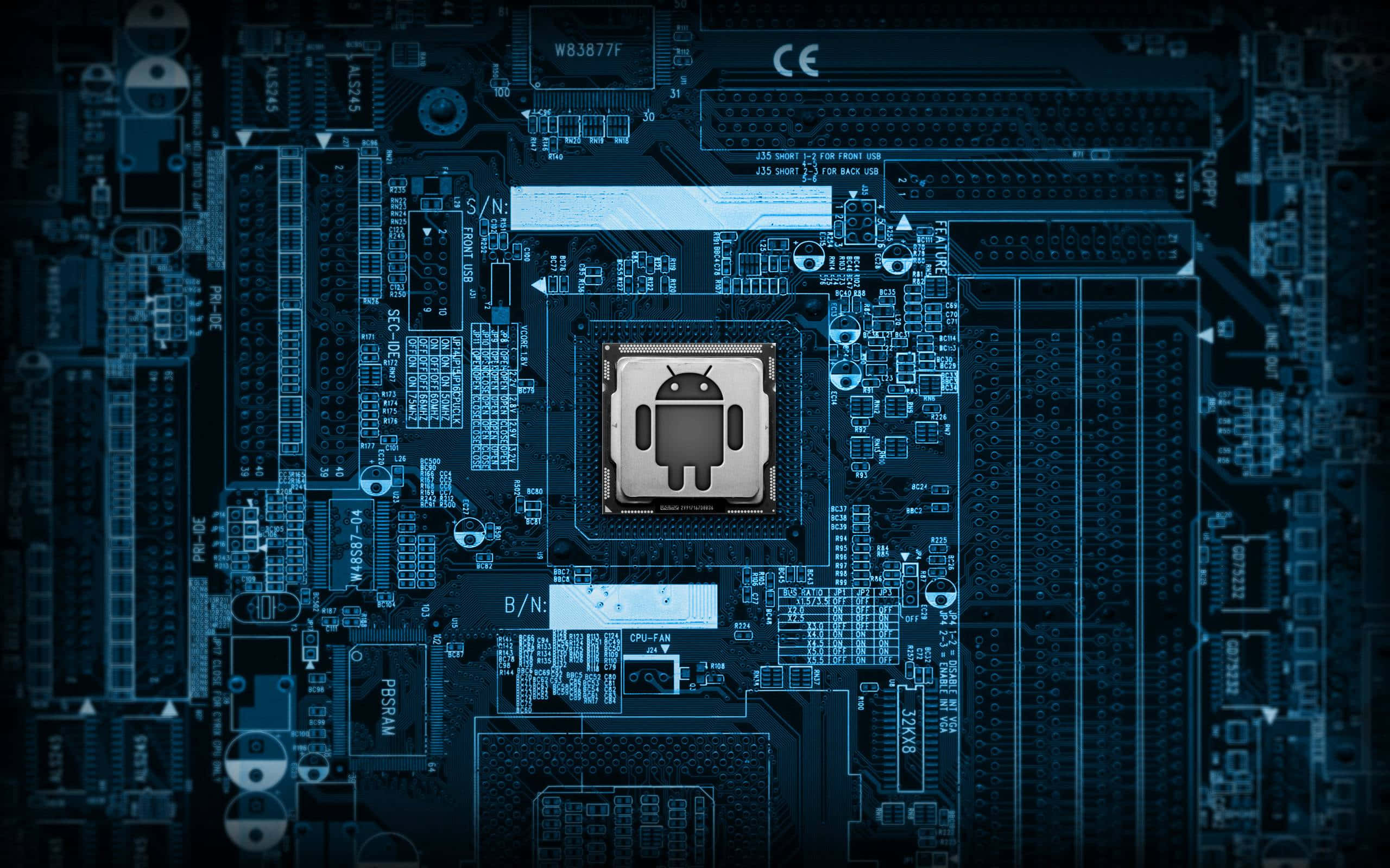Information Technology 桌布 壁紙 — 藍色調電路板的特寫，中央帶有Android標誌晶片，以數碼精準度發光。