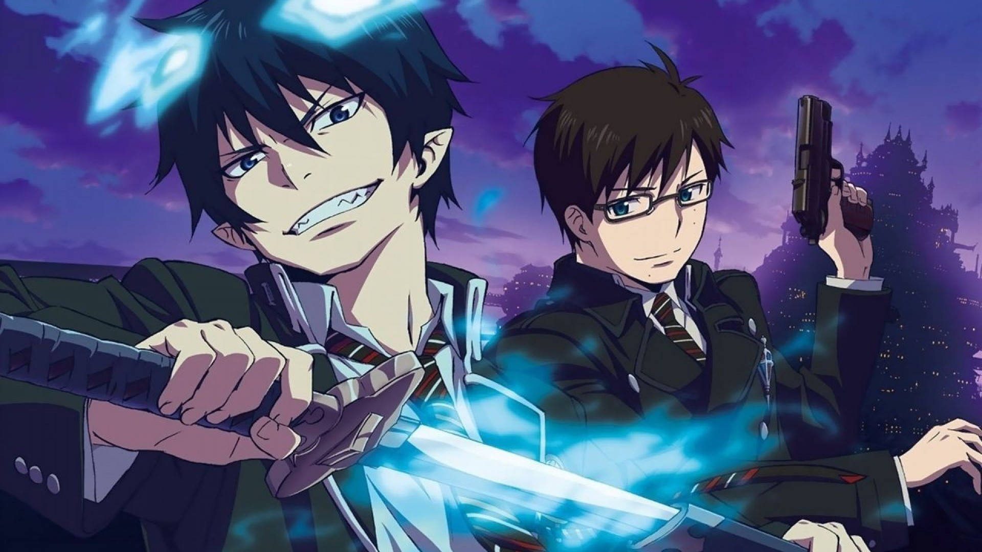 《藍色驅魔師》岡部兄弟 壁紙 — 兩個穿著校服的動畫男孩在紫色暮色城市景觀中揮舞著發光的劍和槍。