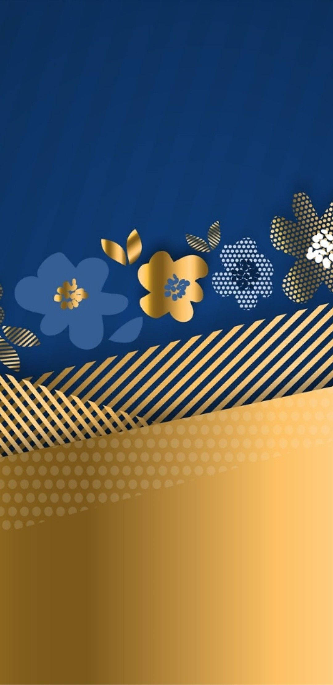 藍金花朵 壁紙 — 一款奢華壁紙，在漸變金色背景上，對角線條上方飾有金色和藍色花卉圖案。