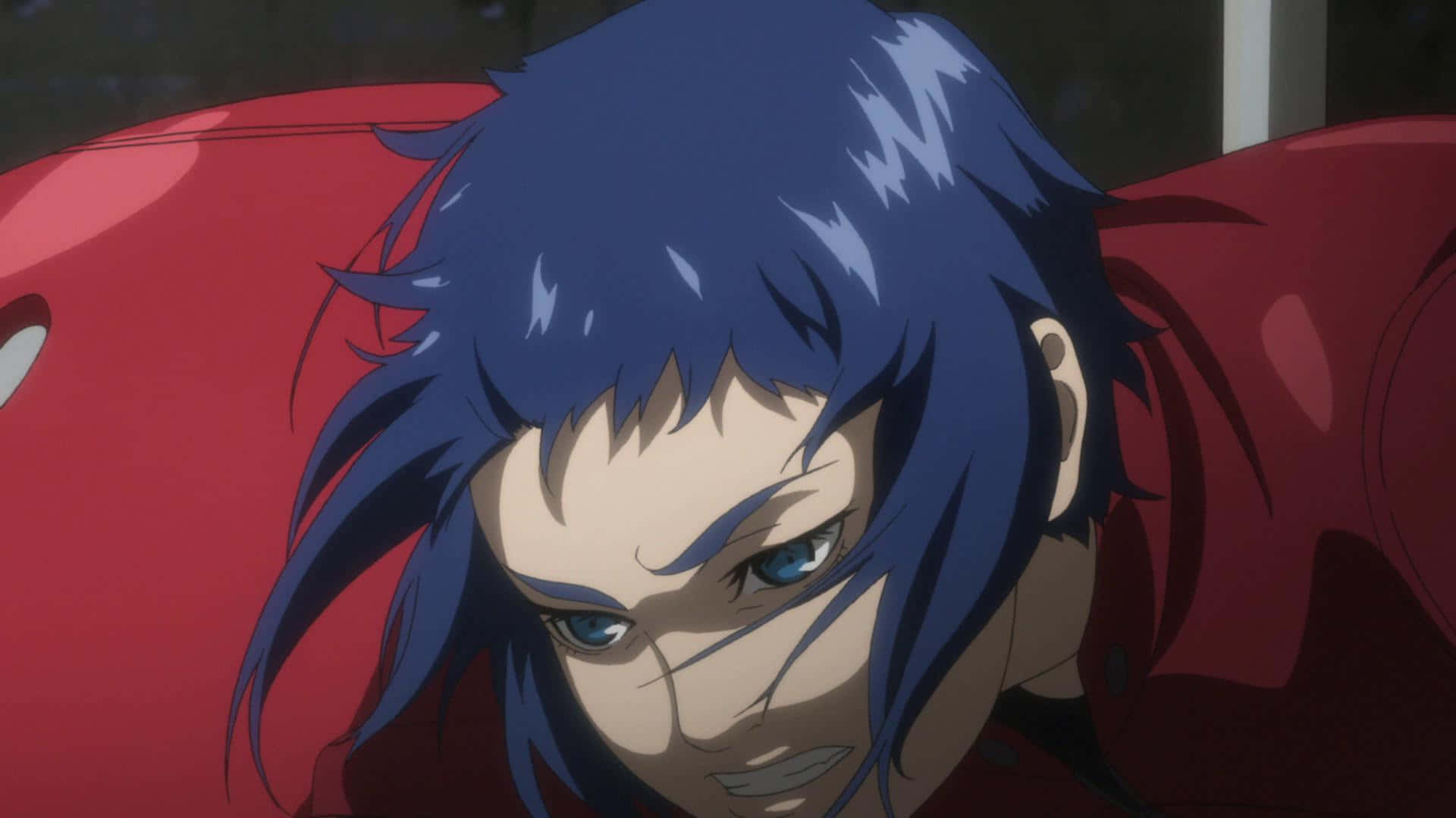 Ghost In The Shell Logicoma 桌布 壁紙 — 藍髮動漫角色特寫，擁有強烈的藍色眼睛，靠在一輛紅色汽車上。