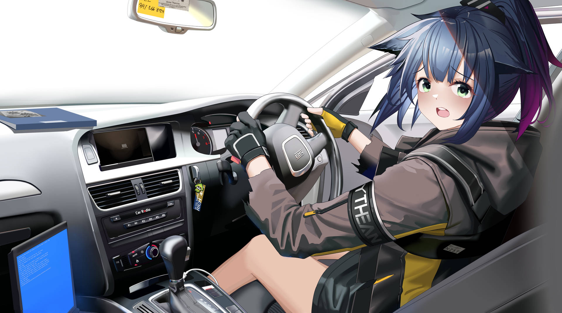 藍髮動漫女孩駕駛現代汽車，表情驚訝。