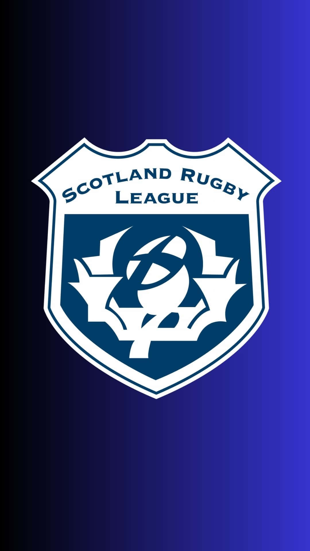Scotland Rugby 桌布 壁紙 — 蘇格蘭欖球聯盟盾牌標誌，白色和藍色，漸變藍色背景。