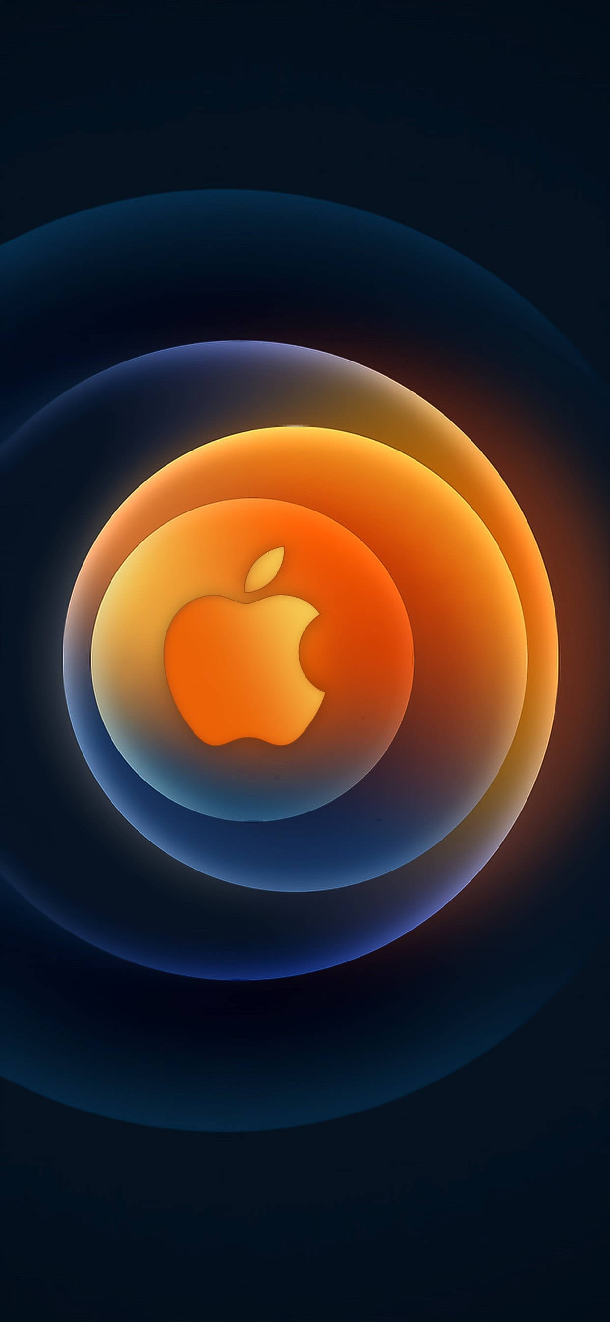 蘋果標誌圓球 iPhone 12 壁紙 — 一個發光的橙色Apple標誌，居中於半透明同心圓內，背景為深藍色漸變。