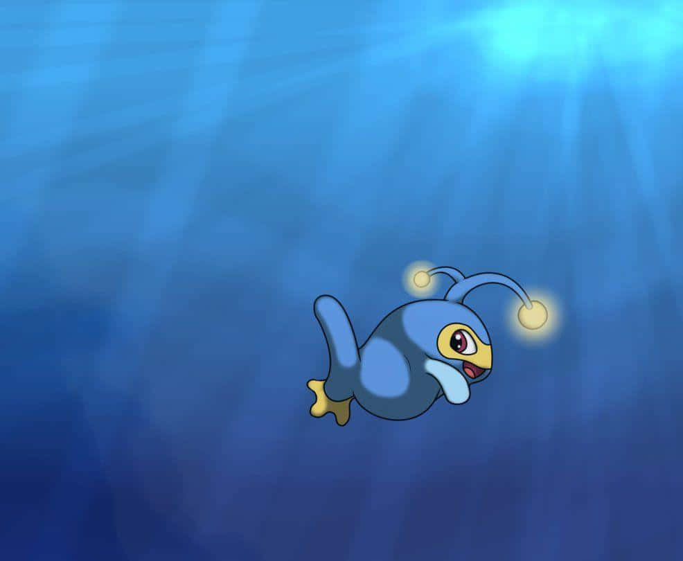 藍色卡通魚帶有發光觸角，在陽光照射的海水中游泳。